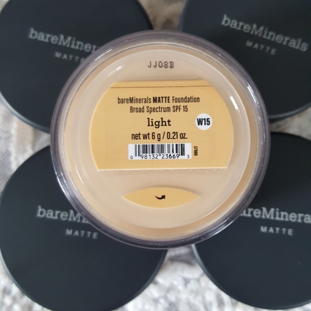Light BareMinerals matte foundation NWT